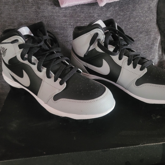 Air Jordan Football Cleats - Picture 3 of 4